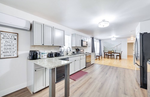 Briar Crest Woods House | 4 Bedroom, 4 Bath; Hot Tub/Grill; Play Pool/arcade/Tennis;Lake Beach;EV