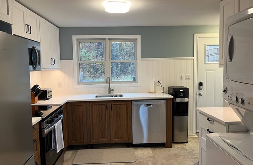 Ramara Cottage | 4 Bedroom, 7 bed Cottage - Sand and Crystal Clear Water, Lake Simcoe, Orillia
