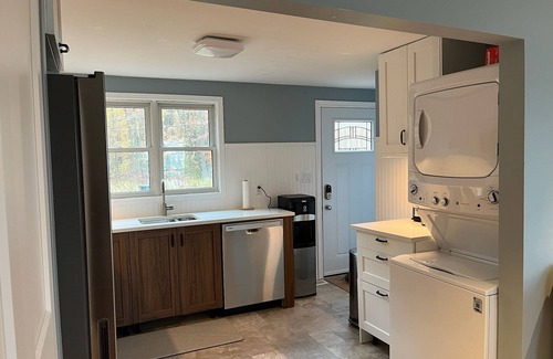 Ramara Cottage | 4 Bedroom, 7 bed Cottage - Sand and Crystal Clear Water, Lake Simcoe, Orillia