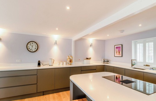 Milford Haven Cottage | 4 bedroom accommodation in Milford Haven