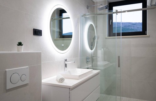 Koromacno House | 4 bedroom accommodation in Koromacno