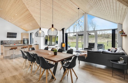 Ørsted House | 4 bedroom accommodation in Ørsted