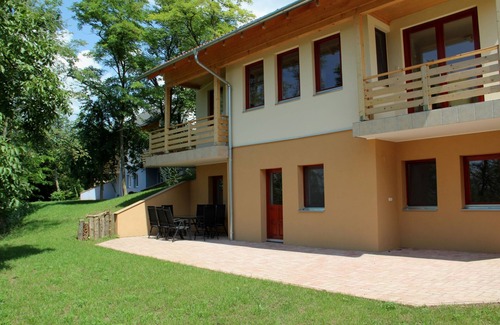Szolad Villa | 4 bedroom accommodation in Szólád