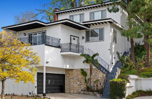 Sherman Oaks House | 4 bedroom and 3 bath home close to universal studio and Hollywood