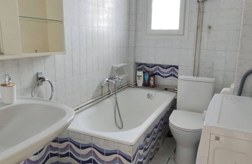 Omonia Apartment | 4-bedroom Athens Smart Stay - Base Rate - Extra Customisable