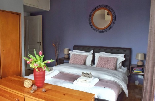 Omonia Apartment | 4-bedroom Athens Smart Stay - Base Rate - Extra Customisable