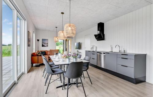 Hjarbæk House | 4 Bedroom Awesome Home In Løgstrup