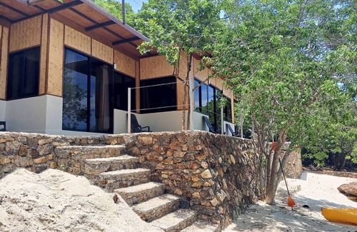 Coron House | 4 Bedroom Beach House with Pool