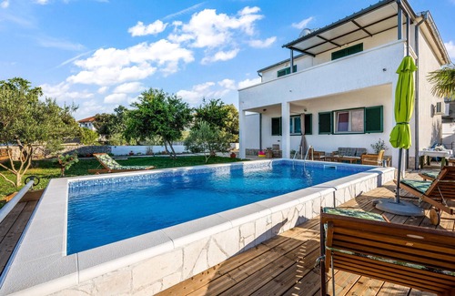 Raslina House | 4 bedroom beautiful home in Raslina