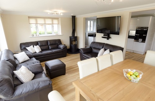 Hoveton Cottage | 4 Bedroom Brightside Cottage In Wroxham, Norfolk, Norfolk Broads England