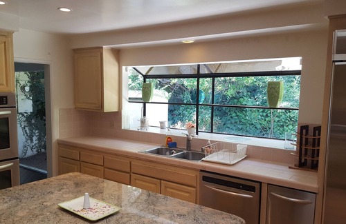 The Bird Streets House | 4 Bedroom Celebrity House with Pool & City View