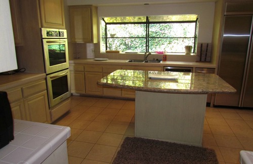 The Bird Streets House | 4 Bedroom Celebrity House with Pool & City View