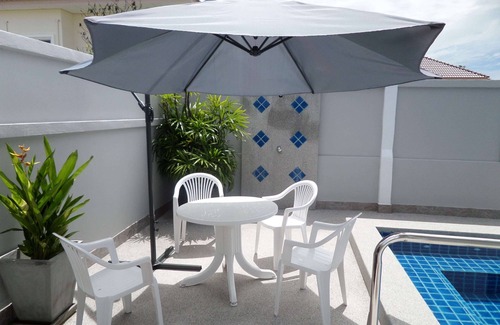 Bang Sare Villa | 4 bedroom Close To All Attractions and 1km from cartoon network waterpark
