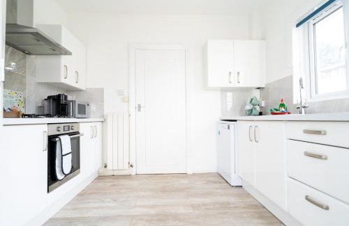 Sandbanks House | 4-Bedroom Coastal Retreat in Sandbanks