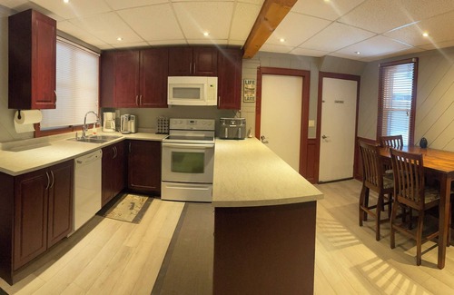 Manitoulin District Cottage | 4 Bedroom Cottage On Manitoulin Island- Next to the Longest Beach on the Island!