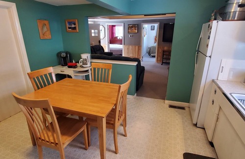 Sinclair House | 4 bedroom cottage, sleeps 14 ADVENTURE is worthwhile in itself!