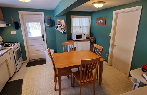 Sinclair House | 4 bedroom cottage, sleeps 14 ADVENTURE is worthwhile in itself!