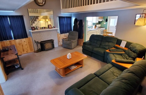 Sinclair House | 4 bedroom cottage, sleeps 14 ADVENTURE is worthwhile in itself!