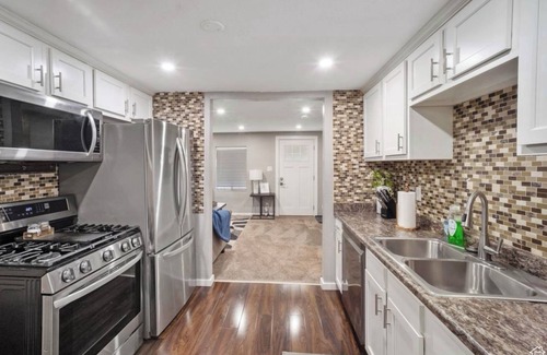Fairpark House | 4 Bedroom + Den, Family Friendly, 5 mins to City!