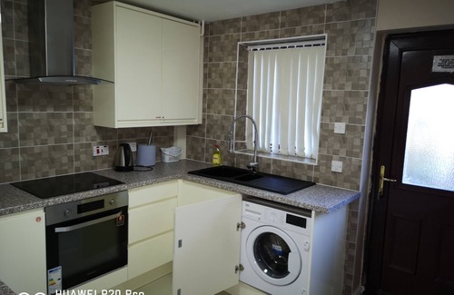 Belle Vue House | 4 BEDROOM ENTIRE HOUSE NEAR MANCHESTER CITY STADIUM
