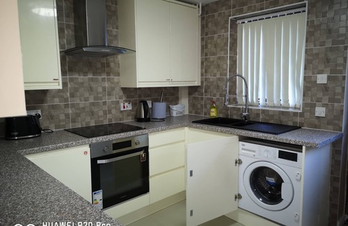 Belle Vue House | 4 BEDROOM ENTIRE HOUSE NEAR MANCHESTER CITY STADIUM