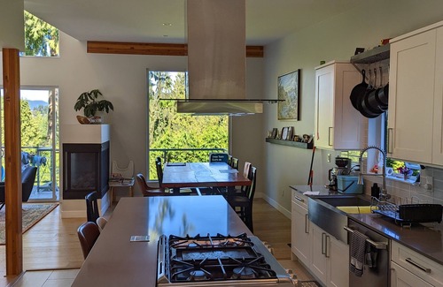 Caulfeild House | 4 Bedroom Family Home in Eagle Harbour