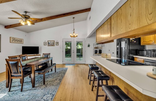 Broken Arrow House | 4 Bedroom Family-Friendly Retreat w/Yard
