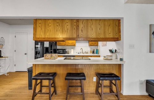 Broken Arrow House | 4 Bedroom Family-Friendly Retreat w/Yard
