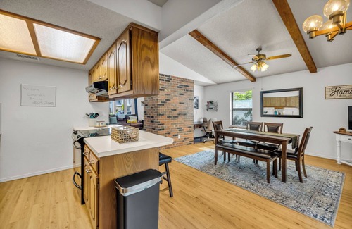 Broken Arrow House | 4 Bedroom Family-Friendly Retreat w/Yard