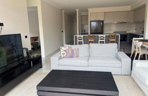 Tarneit House | 4-bedroom Family home/WFH vacation living in Tarneit, West Melbourne