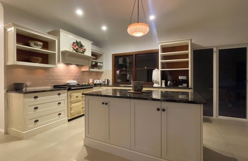 Highvale House | 4 Bedroom family size Homestead with pool