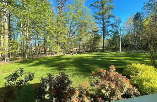 Ellenville House | 4 bedroom Farmhouse, hot tub, secluded, near hiking, wineries, Bethel Woods