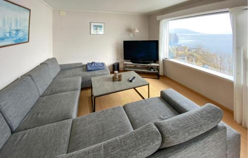 Egersund Apartment | 4 Bedroom Gorgeous Apartment In Hellvik