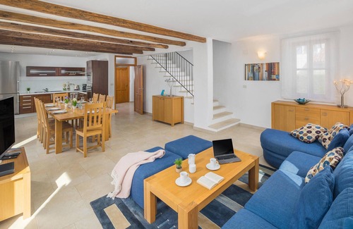 Baredine House | 4 bedroom gorgeous home in Baredine