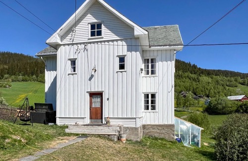 Vang House | 4 bedroom gorgeous home in Ryfoss