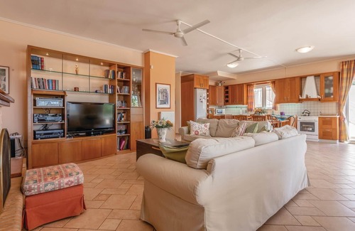 Kaki Thalassa House | 4 bedroom accommodation in Kaki Thalassa-Keratea