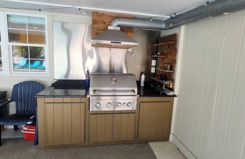 Osprey House | 4-bedroom heated Pool house in lovely Osprey, 5 minutes to the beach