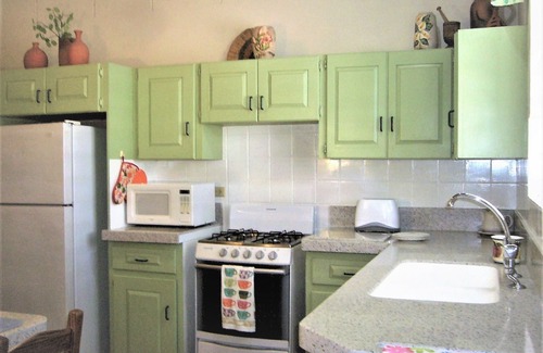 Gibbs Bay House | 4 Bedroom Home - A 5 minute Walk to 'Toes in the Sand' at 2 Amazing Beaches!