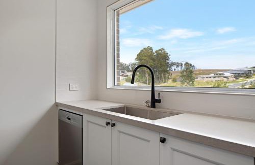 Sunshine Bay House | 4 bedroom home with theatre room, close to CBD and beaches.
