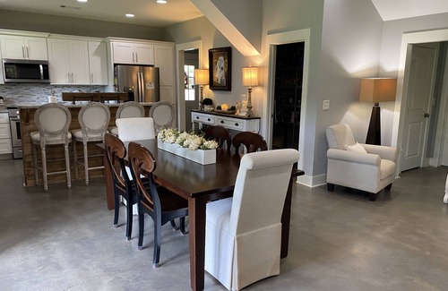 Cottondale House | 4 bedroom home with a touch of country close to UA