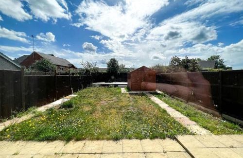 Ipswich House | 4 Bedroom house for Contractors,family,free parking,study,internet in ipswich