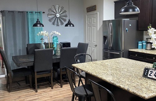Imperial House | 4-bedroom house in an amazing neighborhood with AC, WiFi. Relax and unwind.