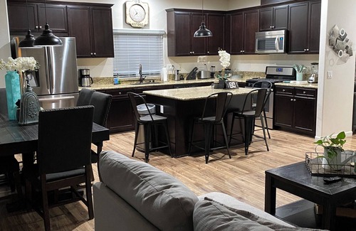 Imperial House | 4-bedroom house in an amazing neighborhood with AC, WiFi. Relax and unwind.