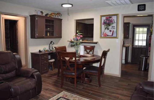 Alvin House | 4-bedroom house in awesome Alvin with AC, WiFi, 2 full bath, plenty of parking!
