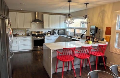 La Grange House | 4-bedroom house in fantastic La Grange with WiFi, fitness room