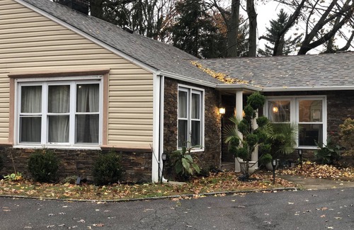 Glen Cove House | 4 Bedroom House perfect for families! Near Beach!