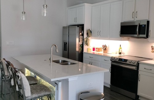 New Port Richey House | 4-bedroom house in near Trinity. Great for medical professionals. Near hospital