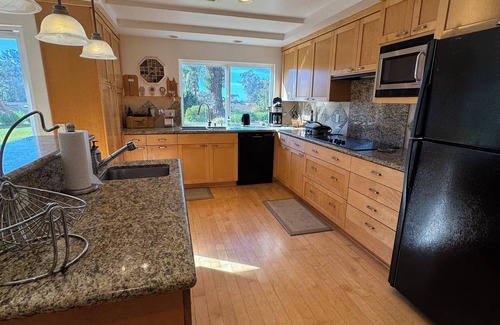 Rancho Santa Fe House | 4-bedroom house W/Ocean Views in Solana Beach with AC, WiFi. Relax and unwind.