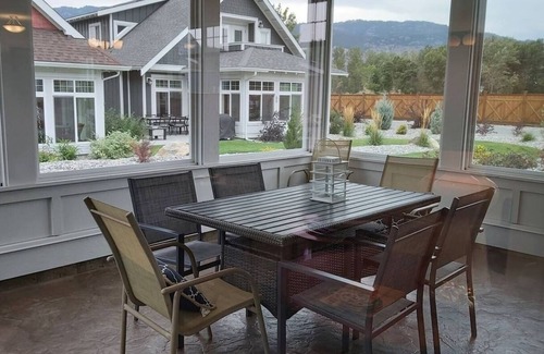 Okanagan-Similkameen House | 4 bedroom house walking distance to pools
