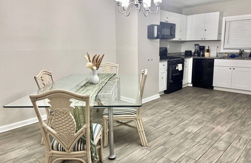 Forest Park House | 4-bedroom house With Home Theater - Hot Tub